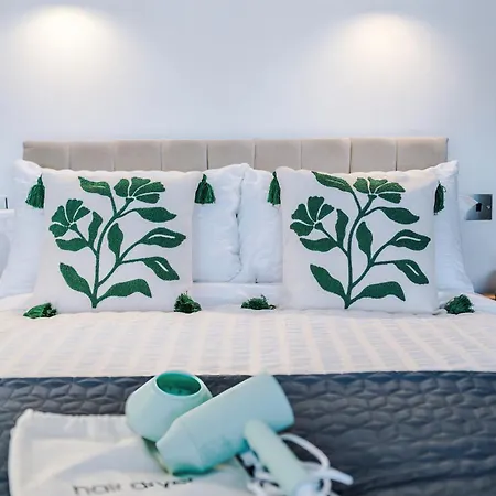 Modern 2br Flat For 4 Full Kitchen マンチェスター