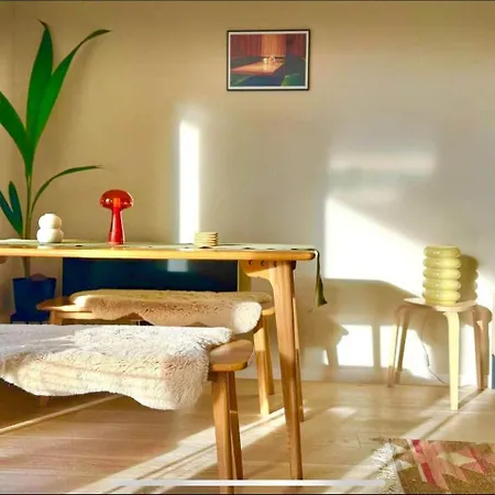 Boutique Centre Apartment, Balcony, Parking Apartament *