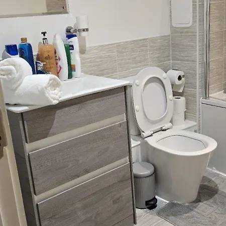 Mega12 Luxury Modern At Centre,2 Bath, 2 Toilets, 2 King Beds,-free Car Park Appartamento