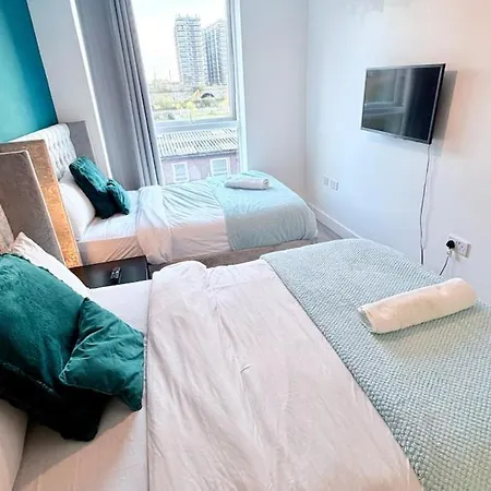 Luxury 5 Bed Centre