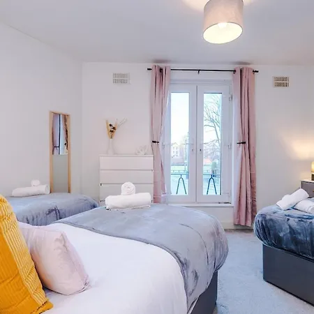 Luxury 2 Bed Close To Coop Etihad And Centre Διαμέρισμα