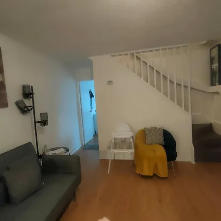 4 Mins From Stadium - Sleeps 7 - Near - Driveway Parking Lägenhet *