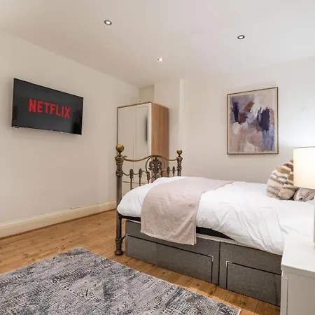 Stylish Modern In The Heart Of The Daire *