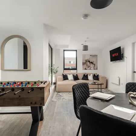 2 Bedroom - Old Trafford - Balcony - Free Parking