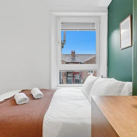 Spacious 4 Bedroom House With Pacman,darts, Netflix By Vista Short Lets Apartamento *