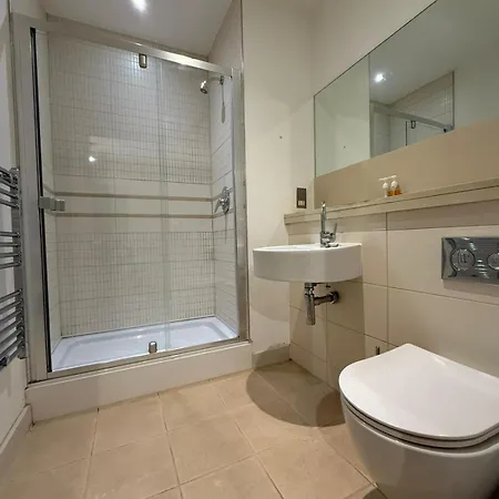 Premium 2 Bedroom In With Parking Manchester