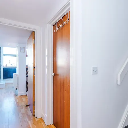 Modern 2br Flat For 4 Full Kitchen *