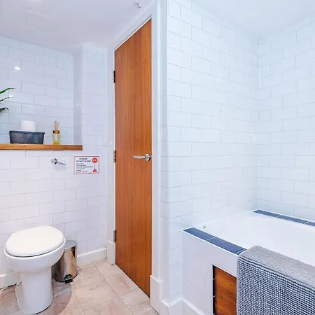 Modern 2br Flat For 4 Full Kitchen * Manchester