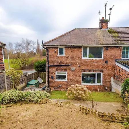 Stylish Home, Sleeps 7, Pool Table, Free Parking, Free Wi-fi, Full Kitchen, Perfect For Groups Mánchester