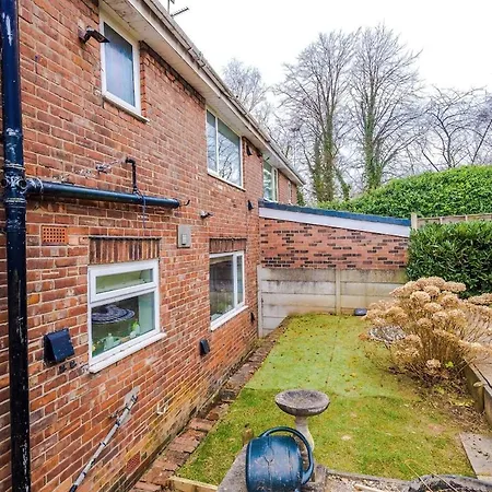 Apartament Stylish Home, Sleeps 7, Pool Table, Free Parking, Free Wi-fi, Full Kitchen, Perfect For Groups Manchester