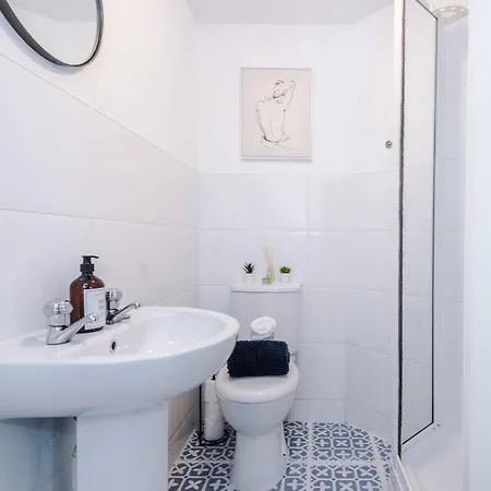 Salford Serene - Luxury 2-bed For Business, Events And Breaks - Near Centre - Hosted By Parydise מנצ'סטר
