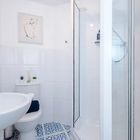 Salford Serene - Luxury 2-bed For Business, Events And Breaks - Near Centre - Hosted By Parydise מנצ'סטר