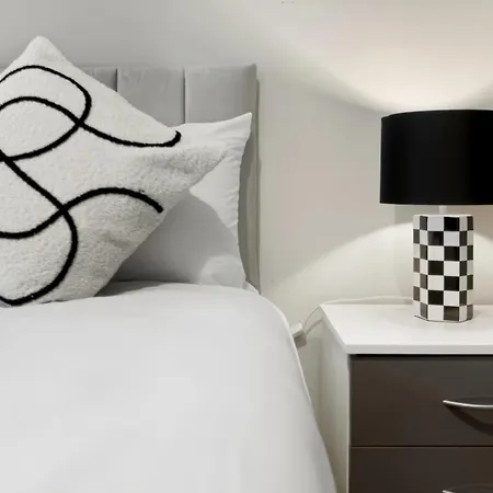 Lux 2bd, Free Parking & Wifi, Near Mcr Center And Media *