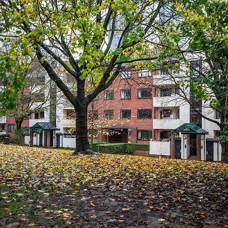 Stylish In Salford With Free Parking