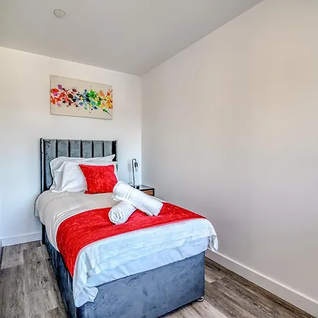 Apartamento 1-br Flat In Eccles - 1 Minute Walk To Train & Tram Station - Sleeps 3 Mánchester