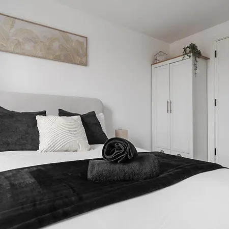 2 Bedroom - Old Trafford - Balcony - Free Parking 公寓 *