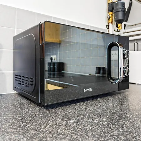 Διαμέρισμα Comfortable 4 Bed - Free Parking & Fast Wifi