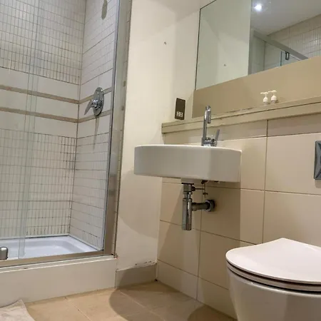 Premium 2 Bedroom In With Parking Apartman Manchester