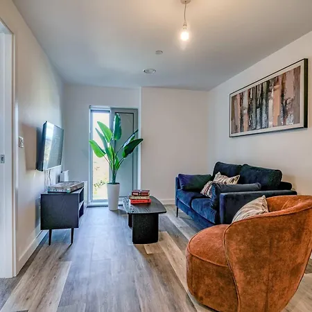 1-br Flat In Eccles - 1 Minute Walk To Train & Tram Station - Sleeps 3 * Mánchester