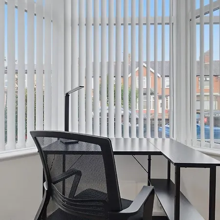 Spacious 4 Bedroom House With Pacman,darts, Netflix By Vista Short Lets * Manchester