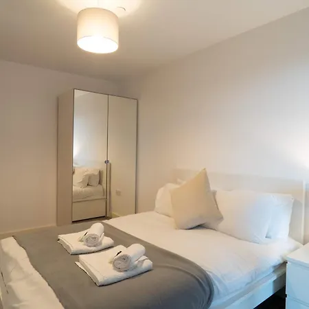 Bright 1 Bed In W Balcony