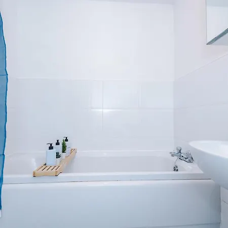 Salford Serene - Luxury 2-bed For Business, Events And Breaks - Near Centre - Hosted By Parydise * מנצ'סטר