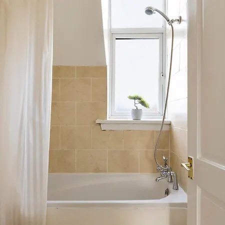 Apartamento Free Parking, Large House For Contractors & Families, Sleeps 6, 15mins To Centre *