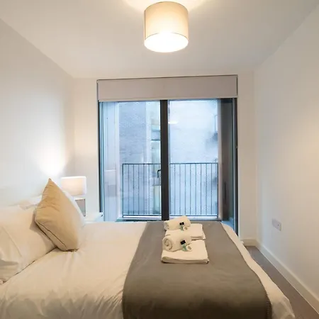 Bright 1 Bed In W Balcony