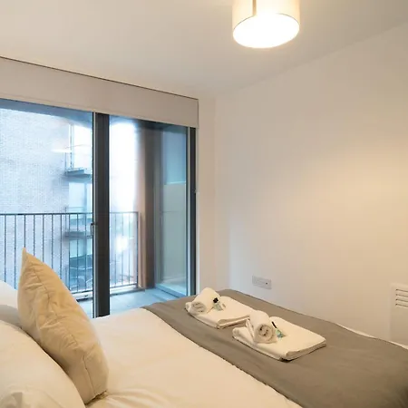 Daire Bright 1 Bed In W Balcony