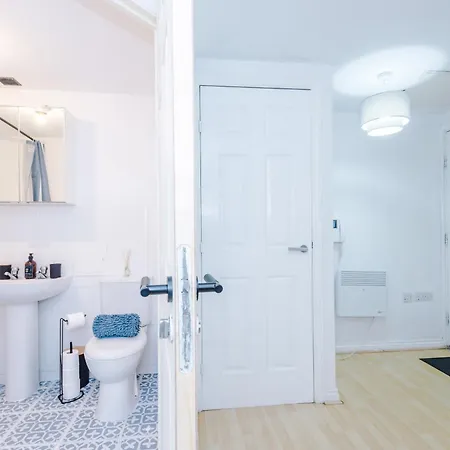Salford Serene - Luxury 2-bed For Business, Events And Breaks - Near Centre - Hosted By Parydise *
