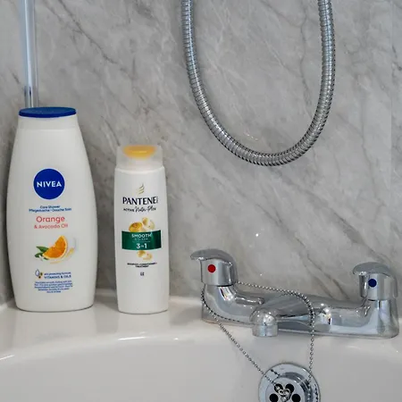 Comfortable 4 Bed - Free Parking & Fast Wifi * Denton (Tameside)