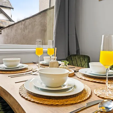 Comfortable 4 Bed - Free Parking & Fast Wifi *