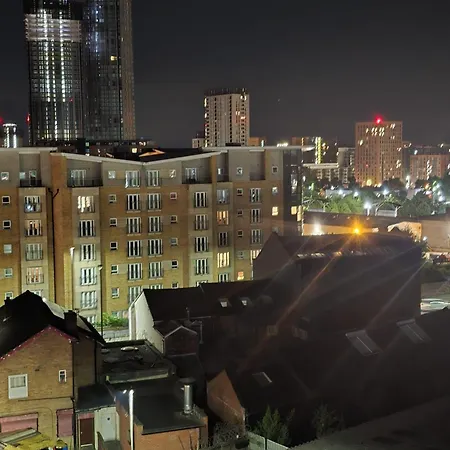 Mega12 Luxury Modern At Centre,2 Bath, 2 Toilets, 2 King Beds,-free Car Park *