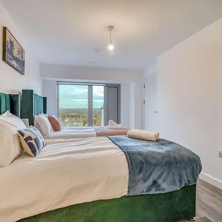 The Trafford Centre - View - Close To Airport - Sleeps 6 * Manchester