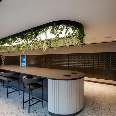 View With Pool شقة مانشستر