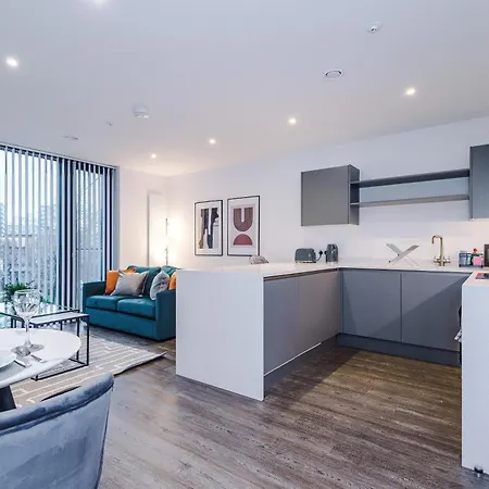 Stylish 1br Near Centre, Salford Appartement