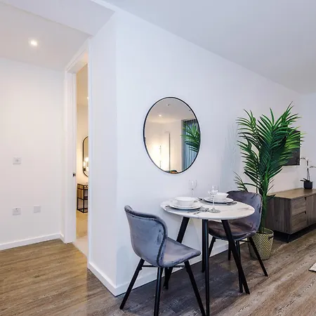 Stylish 1br Near Centre, Salford مانشستر