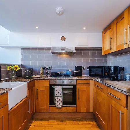 Appartement Modern 2br Flat For 4 Full Kitchen *