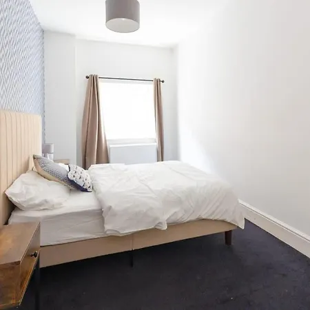 Charming 2-bed In M16 Apartamento