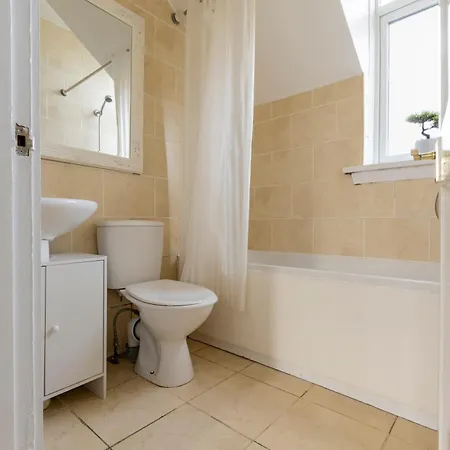 דירה Free Parking, Large House For Contractors & Families, Sleeps 6, 15mins To Centre *