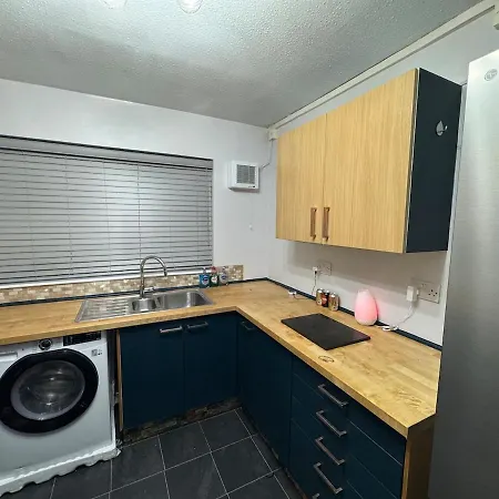 Luxury 2-bed Apartment,office With Built-in Tv King Bed, Private Entrance And Free Parking * Manchester