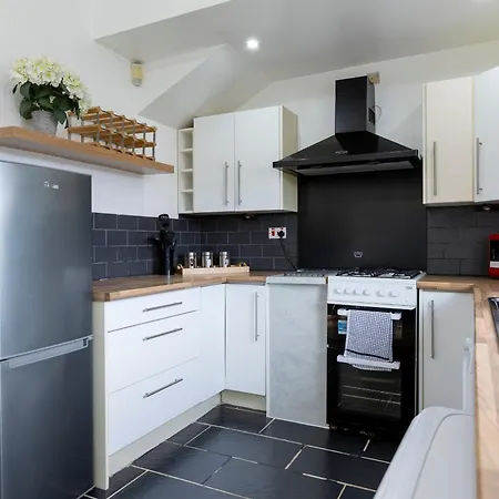 Apartamento Free Parking, Large House For Contractors & Families, Sleeps 6, 15mins To Centre *