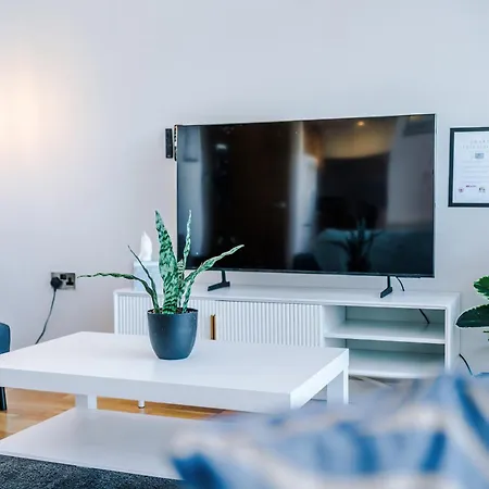 アパート Modern 2br Flat For 4 Full Kitchen *