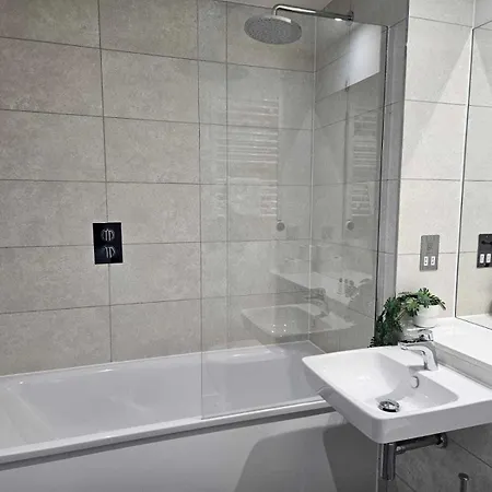 View With Pool * مانشستر