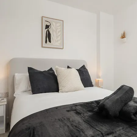 2 Bedroom - Old Trafford - Balcony - Free Parking Διαμέρισμα *