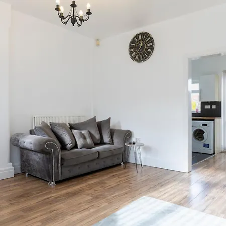 Free Parking, Large House For Contractors & Families, Sleeps 6, 15mins To Centre מנצ'סטר