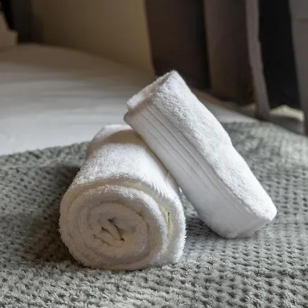 Comfortable 4 Bed - Free Parking & Fast Wifi