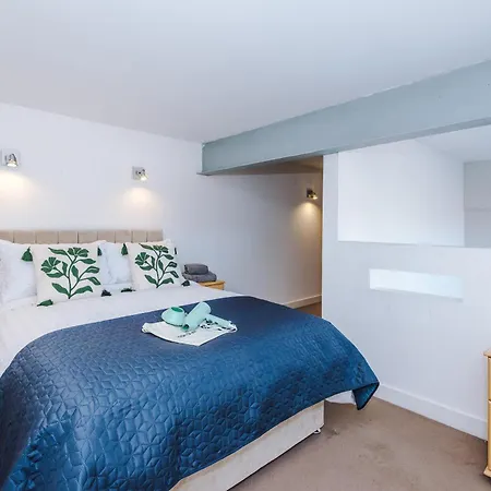 アパート Modern 2br Flat For 4 Full Kitchen