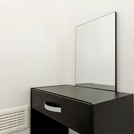 Free Parking, Large House For Contractors & Families, Sleeps 6, 15mins To Centre *