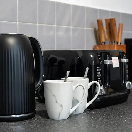 Comfortable 4 Bed - Free Parking & Fast Wifi Denton (Tameside)